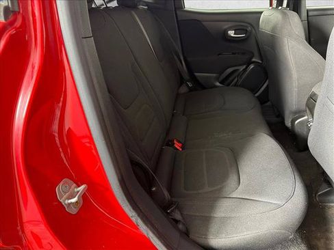 Used 2020 Jeep Renegade Latitude FWD image 15