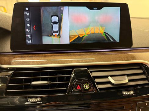 Used 2017 BMW 540i xDrive w/ Premium Package image 7