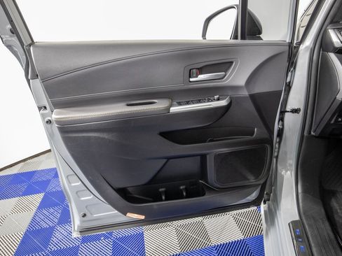 Used 2024 Toyota Sienna XLE Woodland Edition image 14