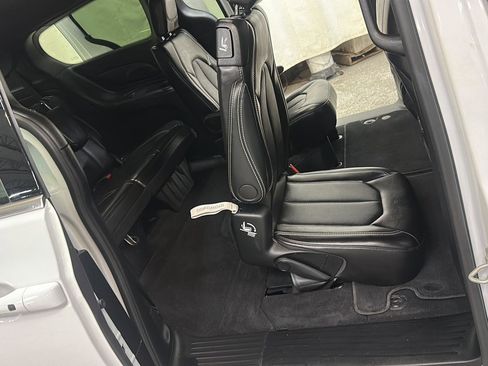 Used 2025 Chrysler Pacifica Select FWD image 25