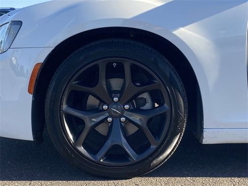 Used 2022 Chrysler 300 Touring w/ Sport Appearance Package image 30