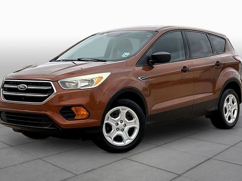 Used 2017 Ford Escape S image 2