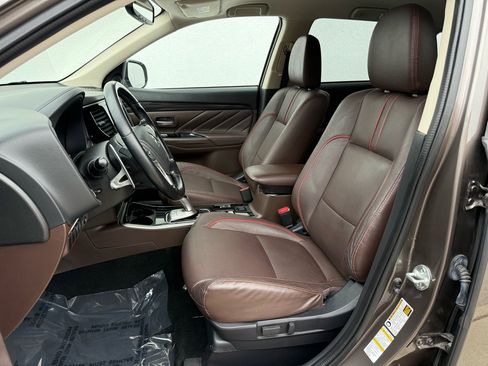 Used 2018 Mitsubishi Outlander SEL image 3