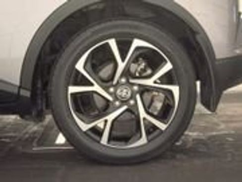 Used 2020 Toyota C-HR XLE image 12