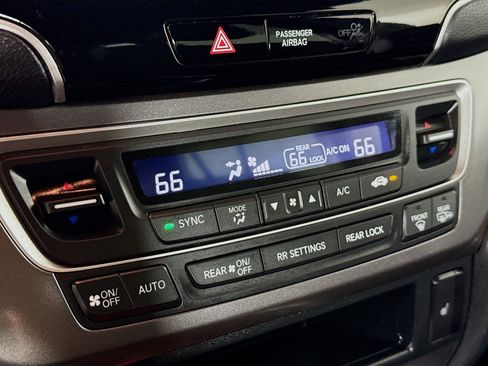 Used 2022 Honda Pilot Sport image 17