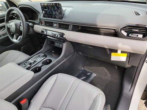 New 2025 Honda Pilot Touring image 17