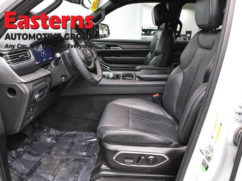 Used 2024 Jeep Wagoneer L Series II RWD image 14