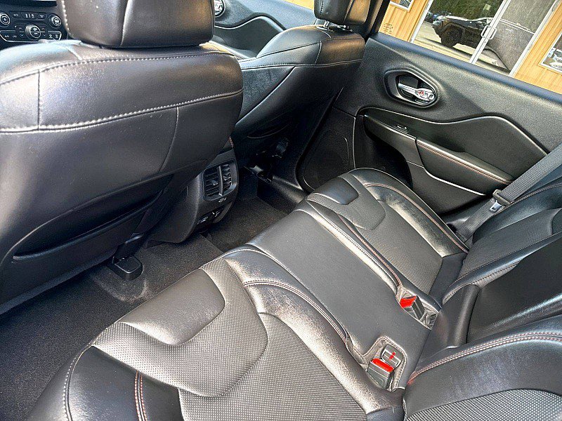 Used 2021 Jeep Cherokee Trailhawk AWD/4WD image 16