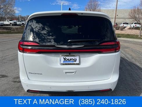 New 2026 Chrysler Pacifica Select image 4