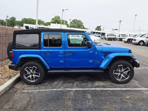 Used 2024 Jeep Wrangler Unlimited AWD/4WD image 2