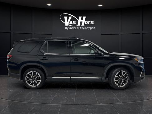 Used 2023 Honda Pilot Touring image 2