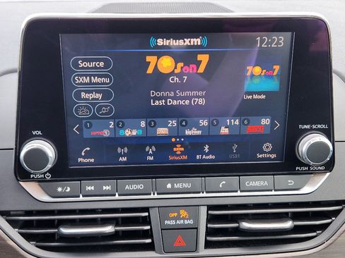 Used 2025 Nissan Altima 2.5 SV image 17