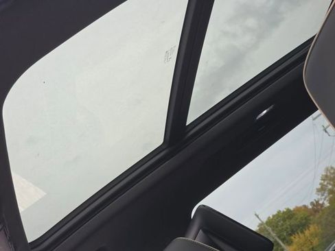 New 2026 Chevrolet Suburban Premier image 18