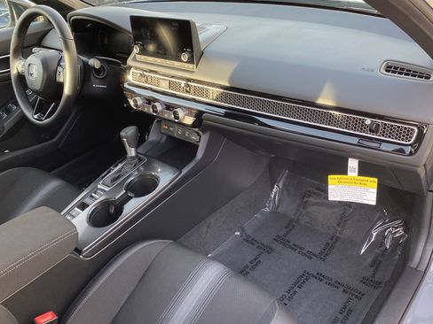 Used 2025 Honda Civic Sport image 10