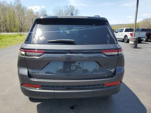 Used 2025 Jeep Grand Cherokee Altitude AWD/4WD image 4