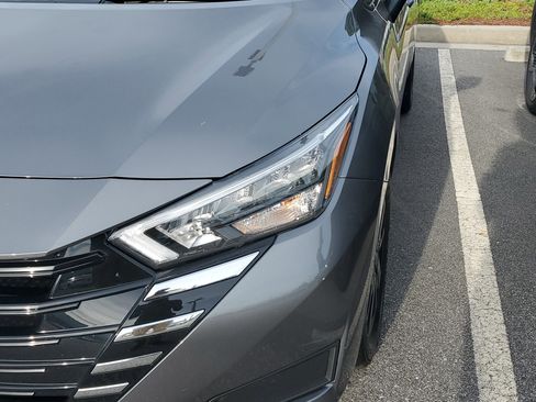 Used 2025 Nissan Versa SV image 4