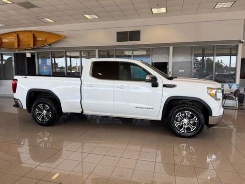 Used 2021 GMC Sierra 1500 SLE image 2