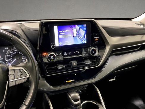Used 2023 Toyota Highlander XLE image 9