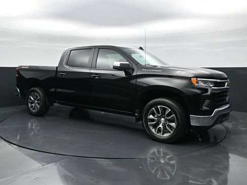 Used 2024 Chevrolet Silverado 1500 LT AWD/4WD image 3