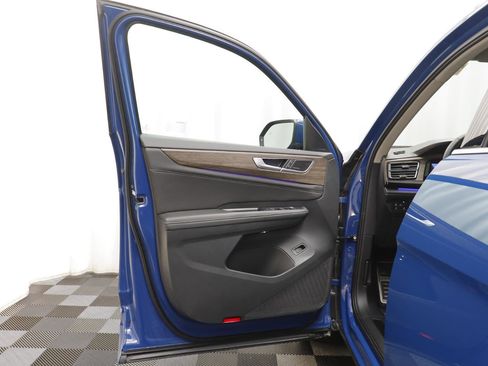 Used 2025 Volkswagen Atlas SEL Premium R-Line image 4