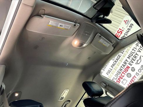 Used 2024 Chrysler Pacifica Select image 14