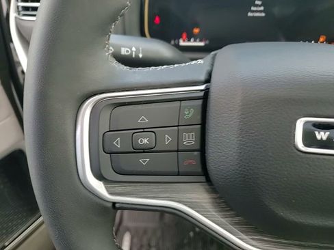 Certified 2024 Jeep Wagoneer Series III w/ Premium Group I AWD/4WD image 31