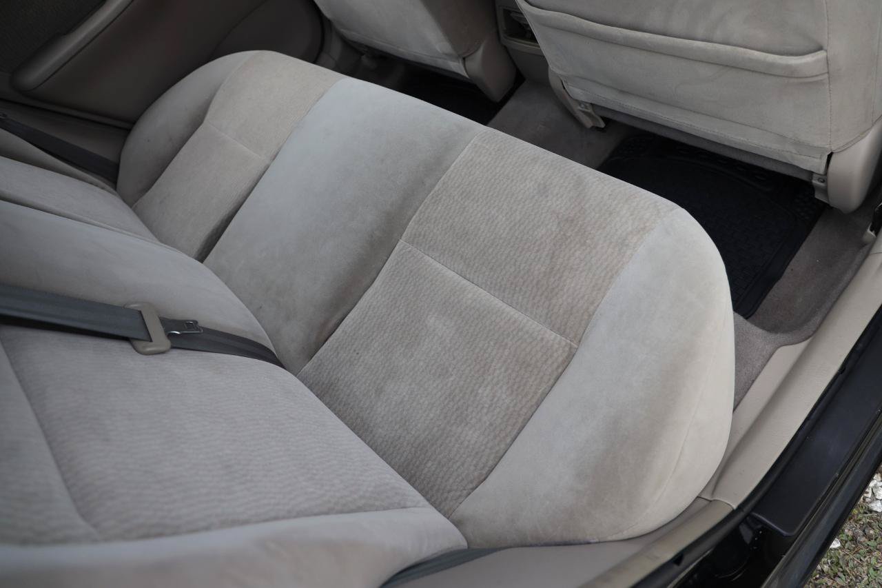 Used 2006 Toyota Corolla LE w/ Audio Value Pkg FWD image 13
