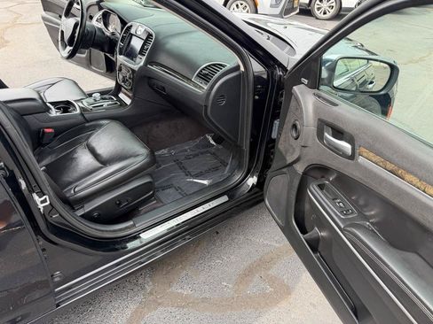 Used 2019 Chrysler 300 Limited RWD image 21
