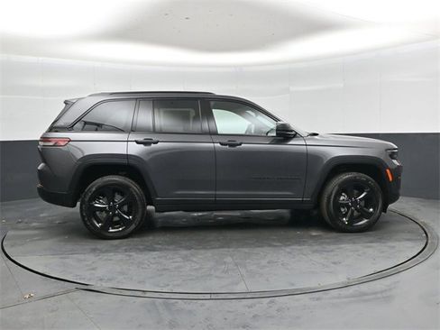 New 2025 Jeep Grand Cherokee Altitude image 2