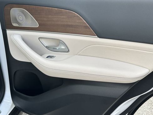 Used 2025 Mercedes-Benz GLE 450e 4MATIC image 19