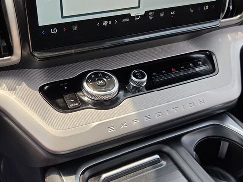 Used 2025 Ford Expedition Active RWD image 23