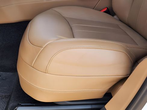 Certified 2025 Land Rover Range Rover SE image 20