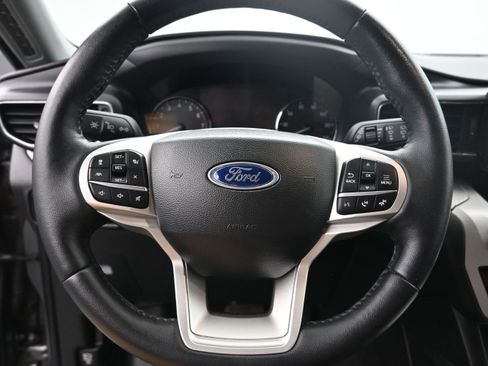 Used 2023 Ford Explorer XLT w/ Equipment Group 202A AWD/4WD image 13