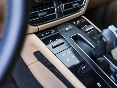 Certified 2023 Porsche Macan AWD/4WD image 26