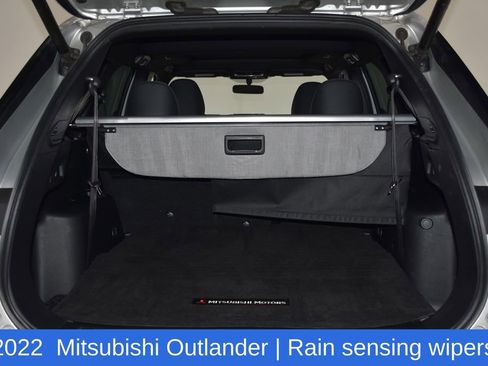 Used 2022 Mitsubishi Outlander SE image 29