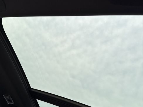 Used 2017 Volvo XC90 T5 R-Design w/ Vision Package image 14