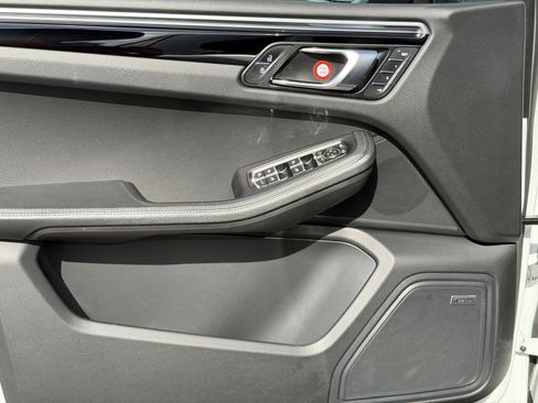 Certified 2021 Porsche Macan image 25