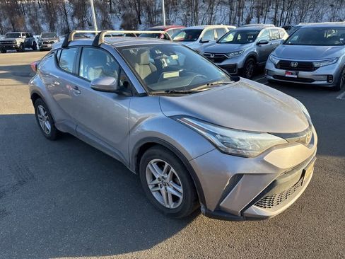 Used 2020 Toyota C-HR LE image 6