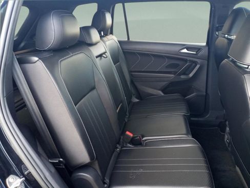 Used 2022 Volkswagen Tiguan SE R-Line image 22