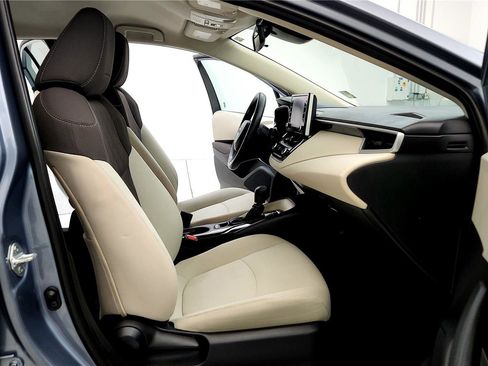 Used 2021 Toyota Corolla LE image 17