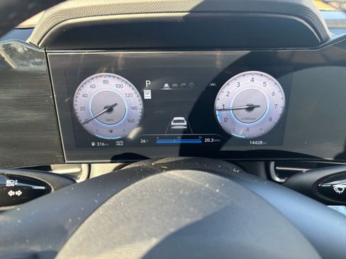 Used 2025 Hyundai Elantra SEL image 39