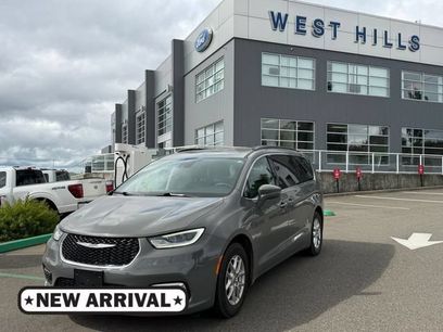 Used 2022 Chrysler Pacifica Touring-L