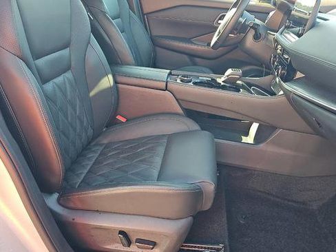 Used 2023 Nissan Rogue Platinum w/ Platinum Premium Package image 6