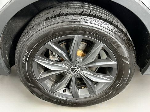 Used 2023 Volkswagen Tiguan SE image 11