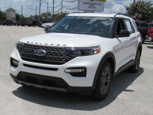 Used 2023 Ford Explorer XLT w/ Equipment Group 202A RWD image 8