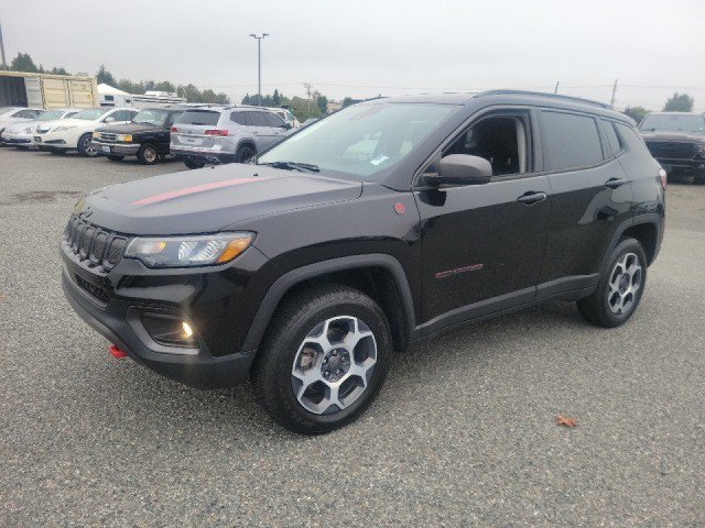 Used 2022 Jeep Compass Trailhawk w/ Trailhawk Convenience Group AWD/4WD image 3