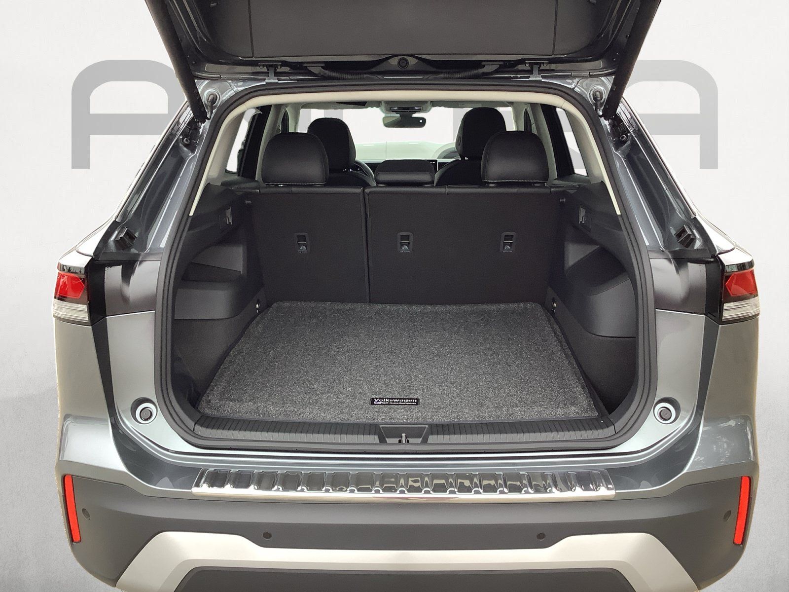 New 2026 Volkswagen Tiguan SE FWD image 10