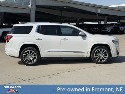 Used 2023 GMC Acadia Denali w/ Denali Technology Package AWD/4WD image 3