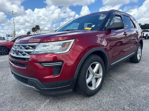 Used 2018 Ford Explorer XLT FWD image 2