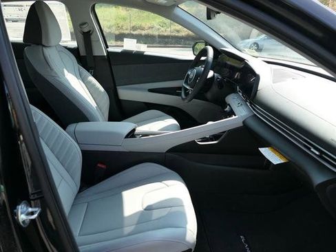 New 2025 Hyundai Elantra Limited image 26